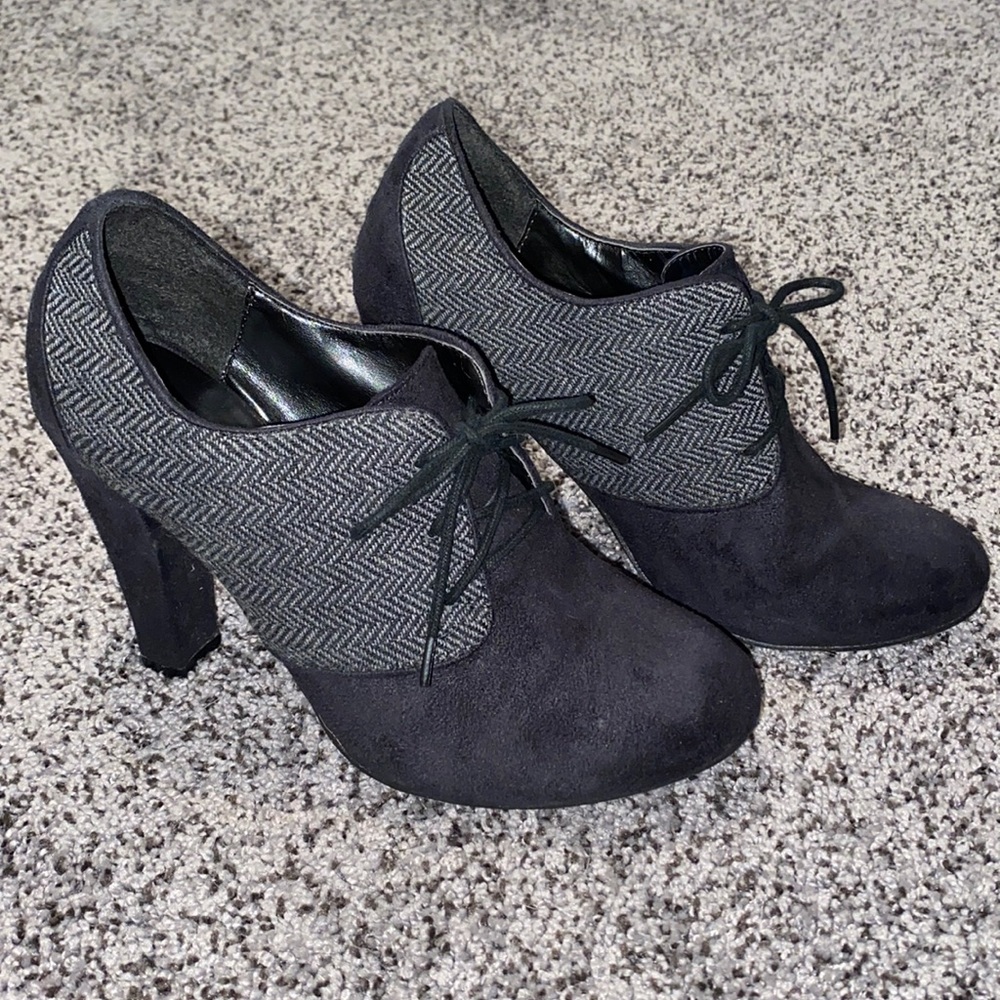XOXO black suede Oxford heels 7.5